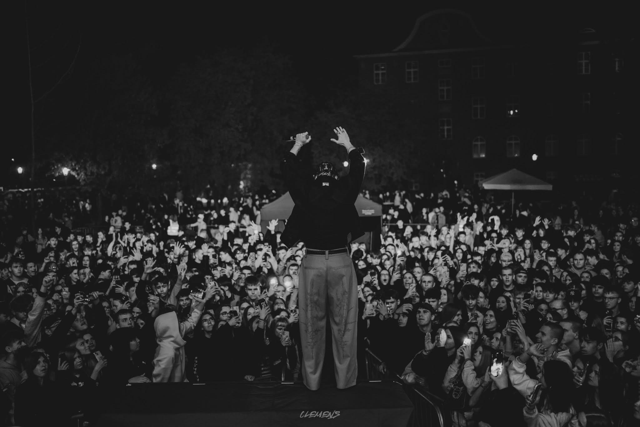 An artist on stage in front of the crowd during an evening Rybenalia concert