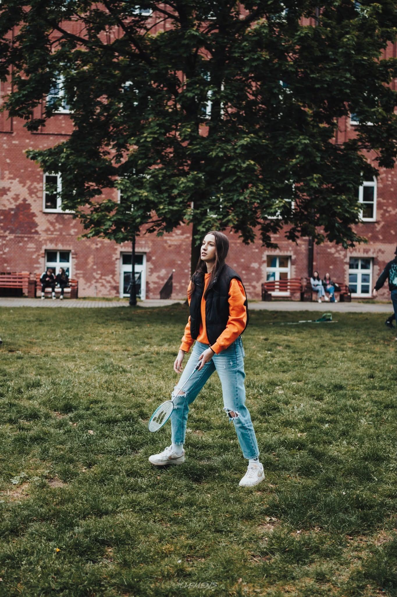 A participant playing badminton at the Rybenalia grounds